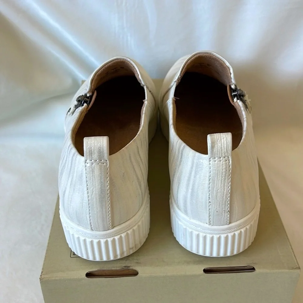 SOUL Naturalizer Slip-On White Metallic Sneakers Sz 10